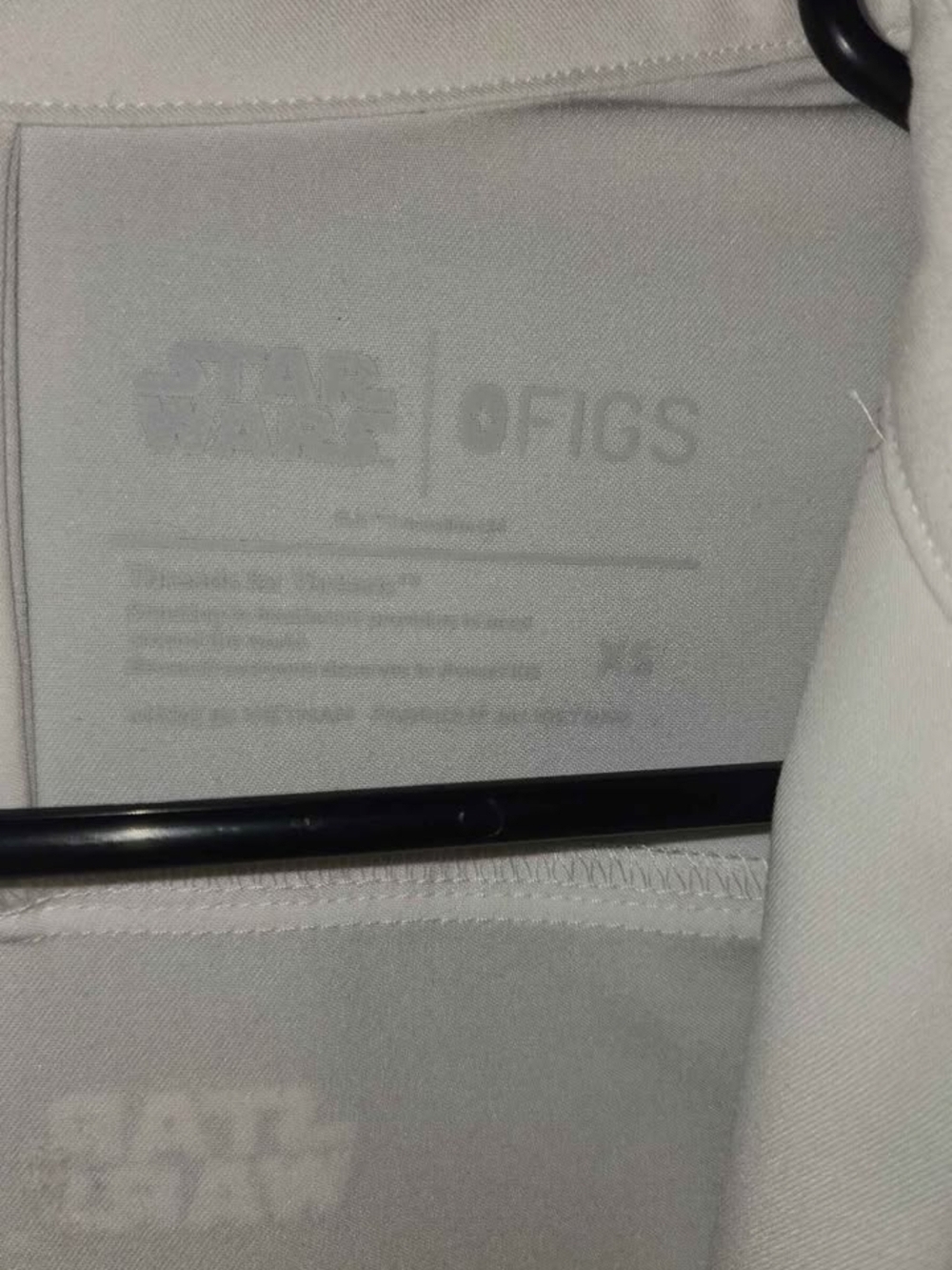 Star Wars x FIGS White Scrub Top - Picture 3 of 3